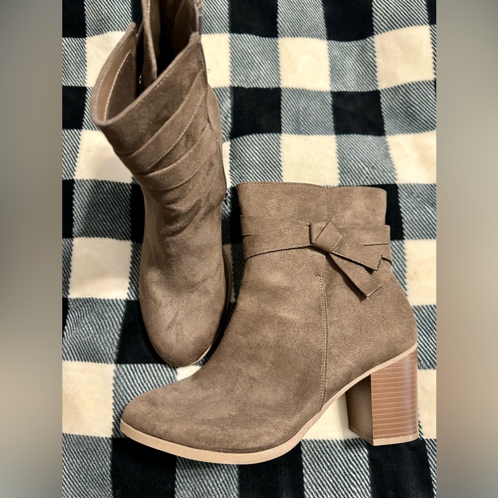 American Eagle Heeled Boots - Chocolate Brown Women’s 11W